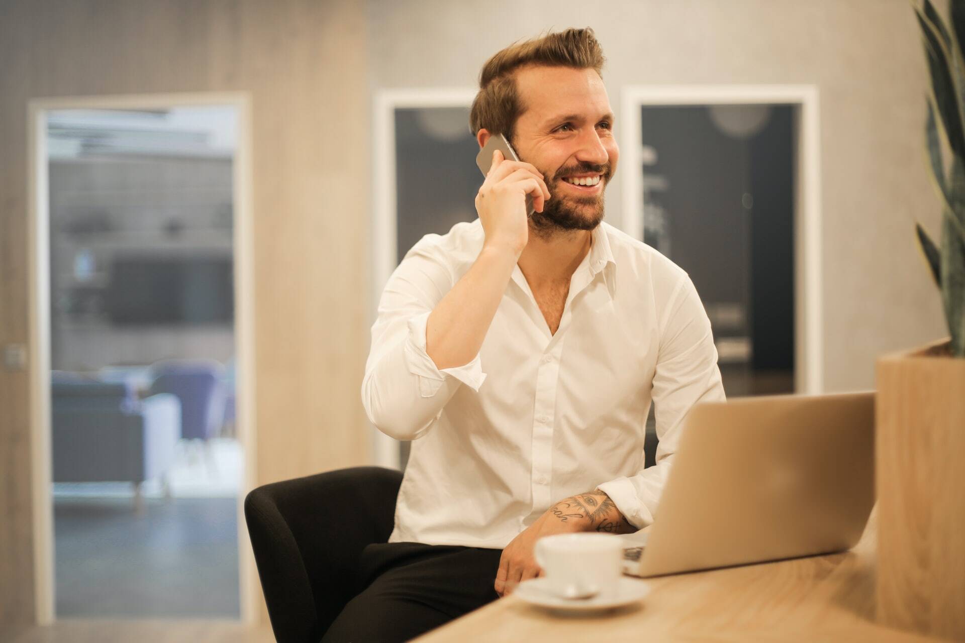 Salesman in a phone call