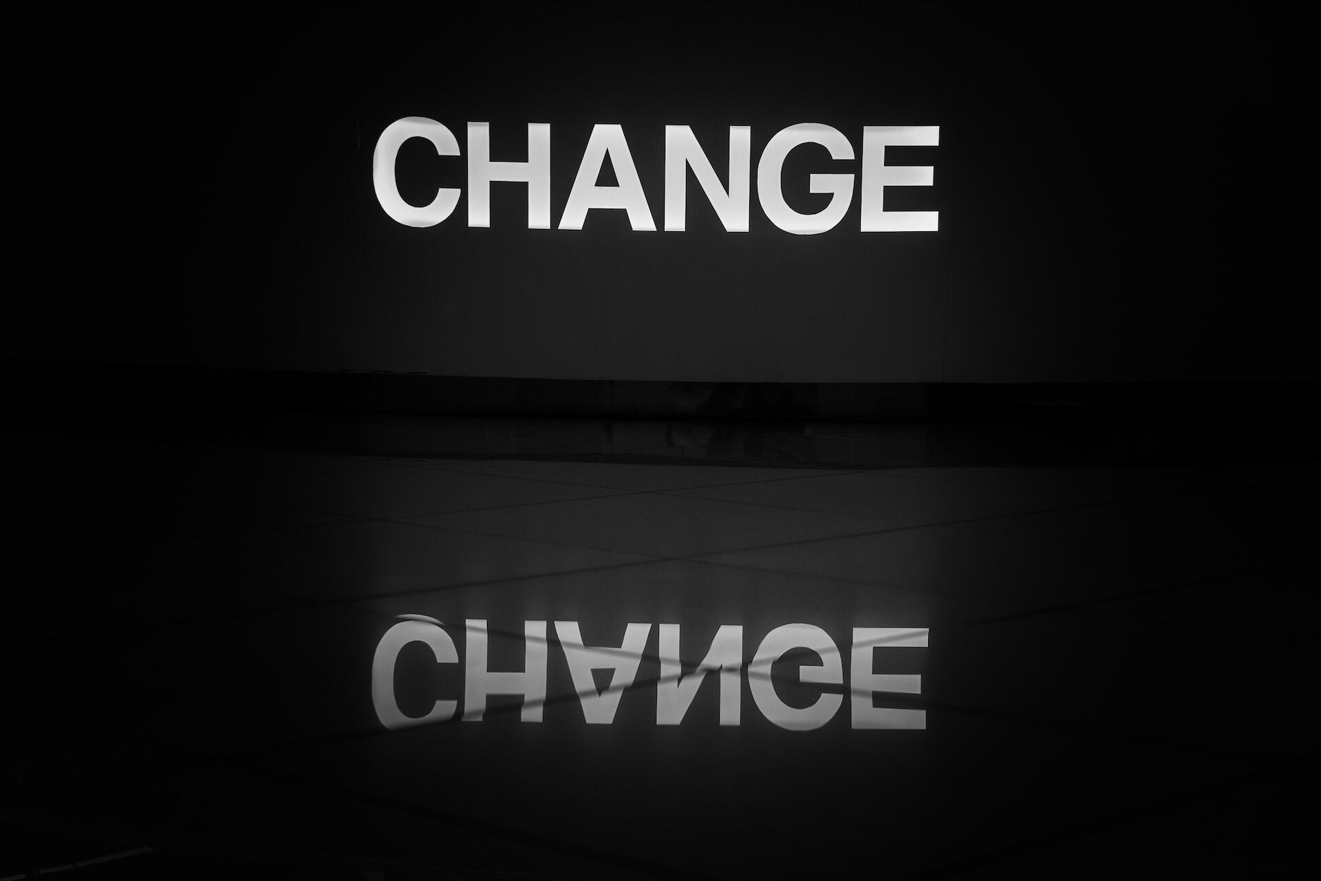 Change written with white color in a black background